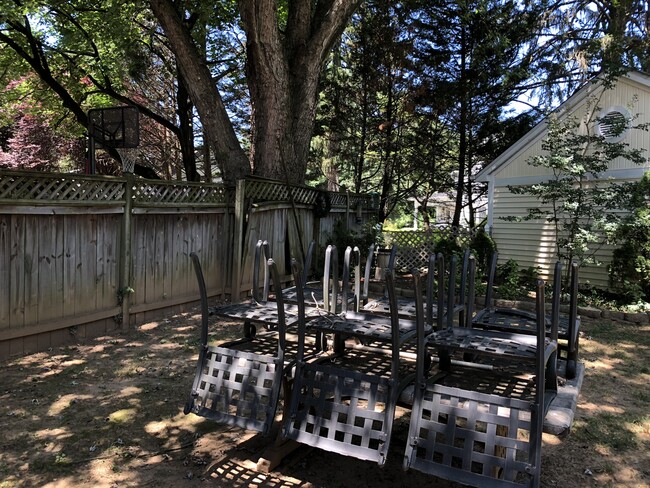 Private fully fenced backyard - 3805 jonesbridge road