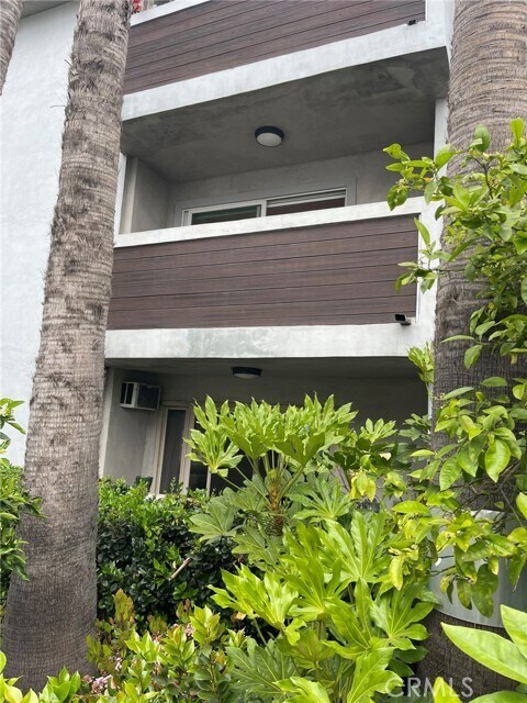 Building Photo - 1124 N La Cienega Blvd