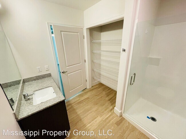 Building Photo - 3 br, 3.5 bath House - 514 Jackson Ave, Un...