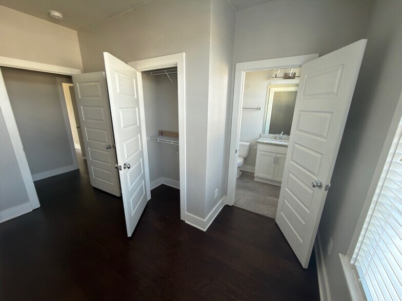 Building Photo - 792 Cottage Park Dr