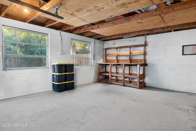 Building Photo - 1903 Dewey Pl