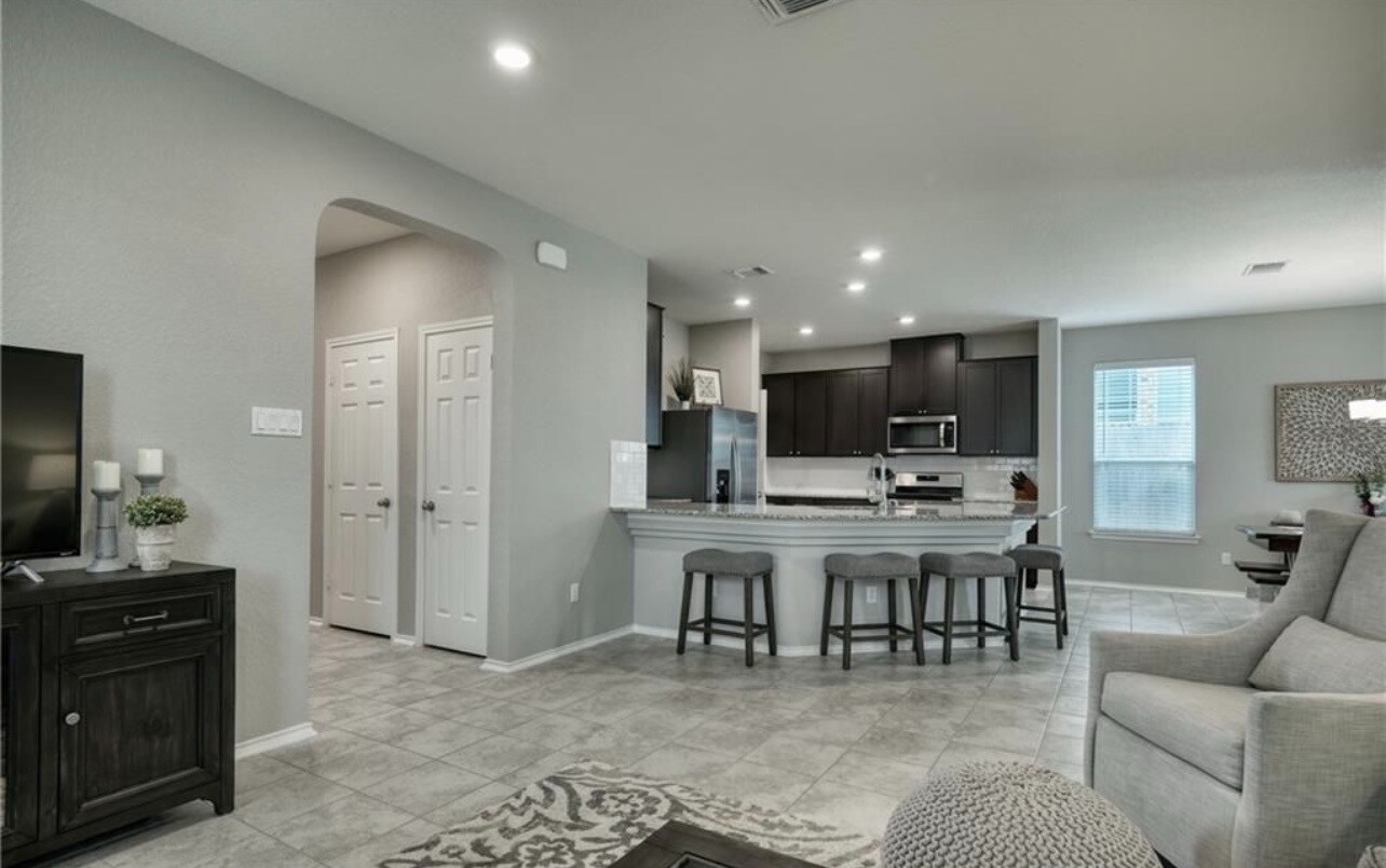 Building Photo - Room in House on Muenster Dr