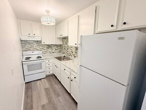 Building Photo - 2825 N Los Felices Rd