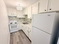 Building Photo - Beautifully Updated Corner Unit with Mountain Views in Palm Springs Villas I