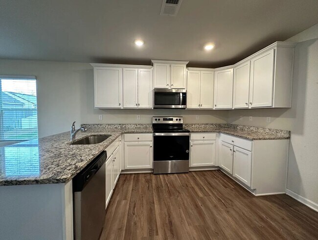 Building Photo - Spacious 4BR House in Charlotte
