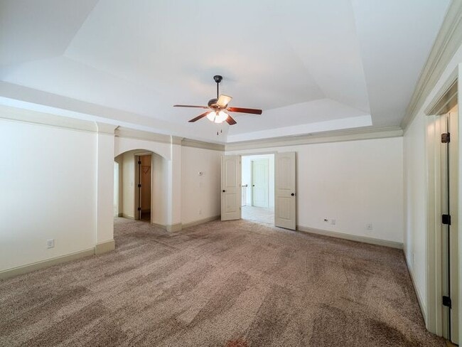 Building Photo - 512 Watercourse Way