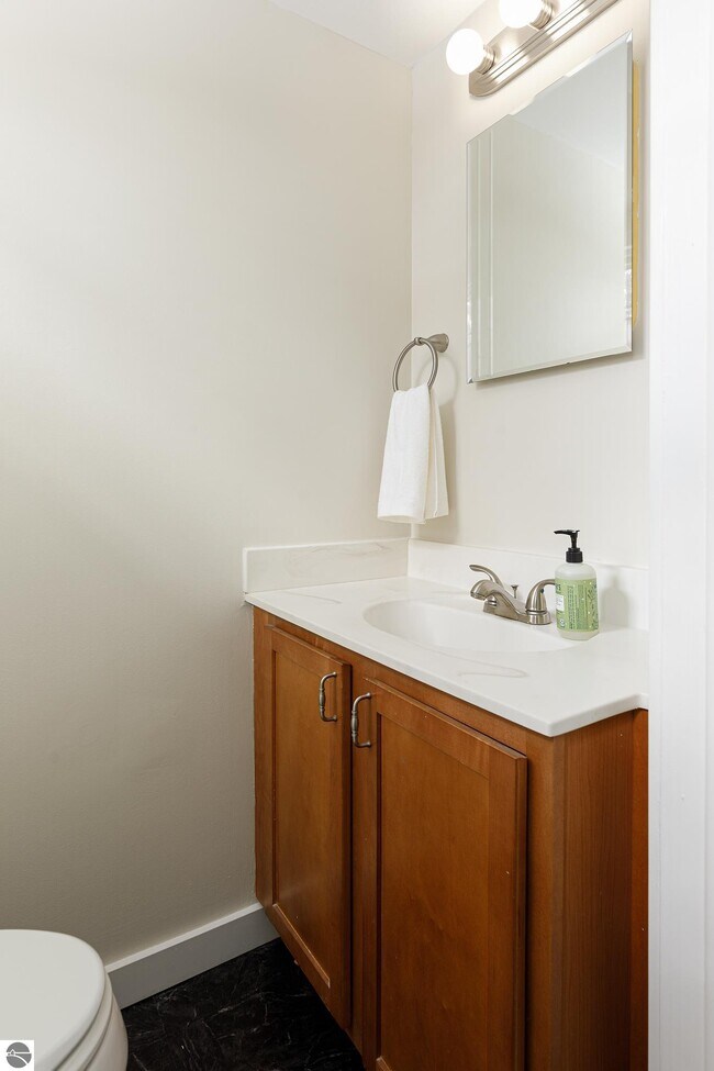 Building Photo - 1704 Comanche St