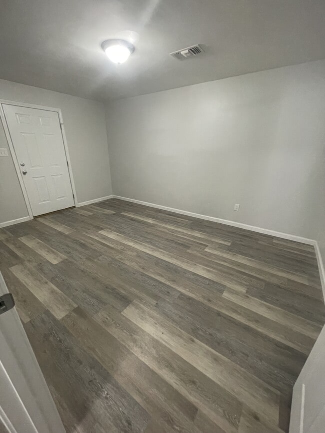 Building Photo - 424 Bell Ave