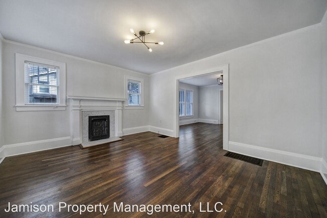 Building Photo - 2 br, 1 bath House - 205 W 6th St