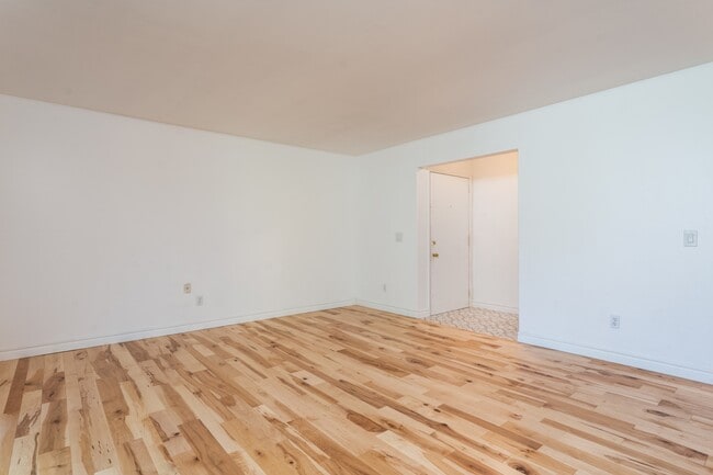 Building Photo - 311 W Highland Rd