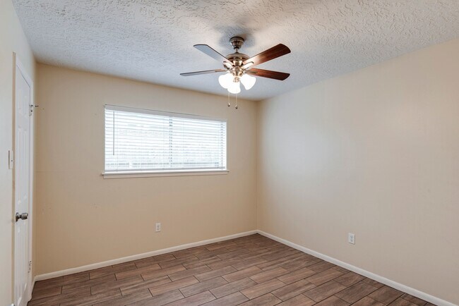 Building Photo - 5046 Spring Forest Dr