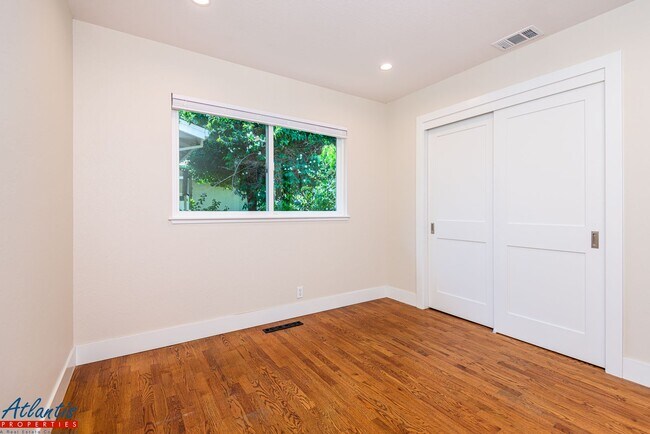 Building Photo - Gorgeous & Remodeled Home