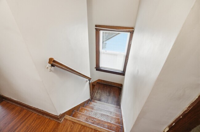 Building Photo - 1033 Forest Ave