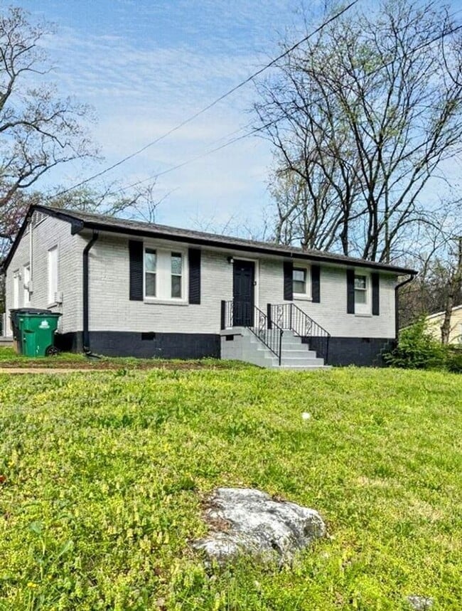Primary Photo - Lovely 3-Bedroom Home in a Great Location ...