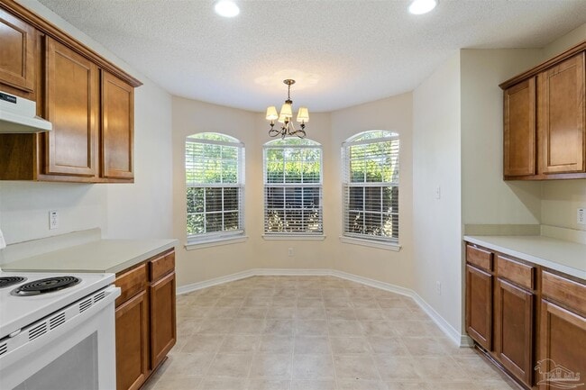 Building Photo - 605 Downhaul Dr