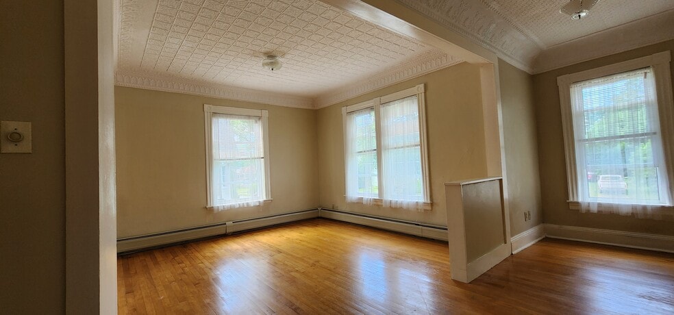 Building Photo - 22 Phillips St