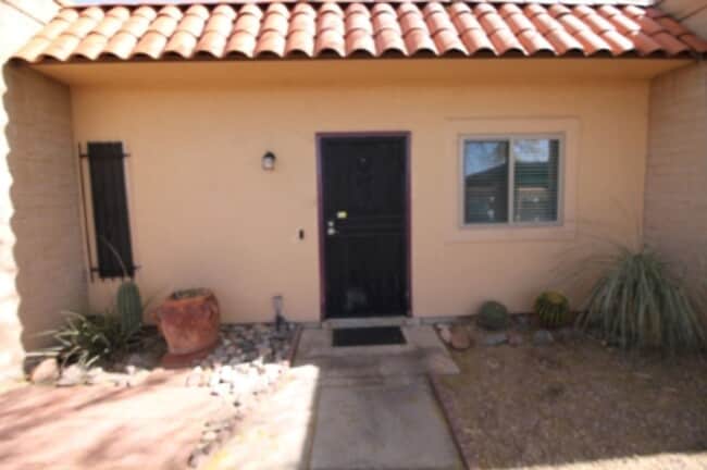 Building Photo - Highly Desirable East Side Townhome – 2 Bed, 2 Bath – Move-In Ready!