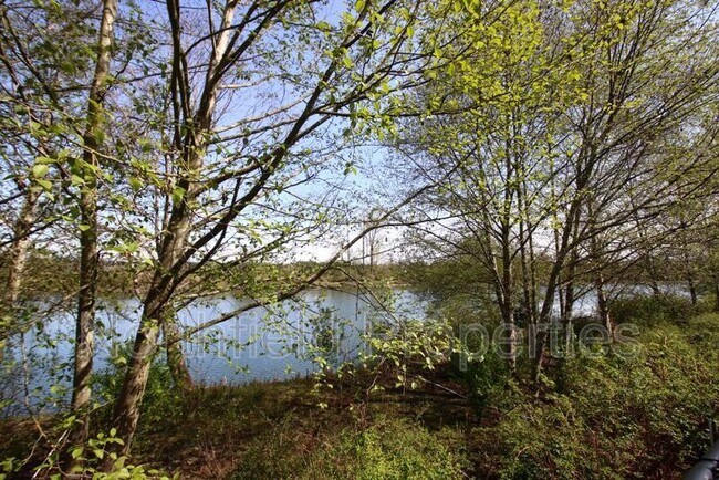 Building Photo - 3421 31st Dr