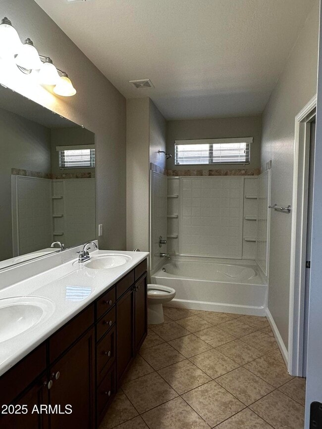 Building Photo - 1686 W Paisley Dr