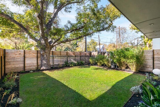 Building Photo - 631 Tillery St