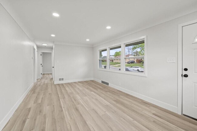 Building Photo - 2511 Baywood St