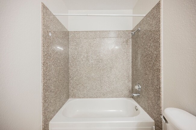 Building Photo - Beautiful 1 bedroom condo Resort style guard gated community