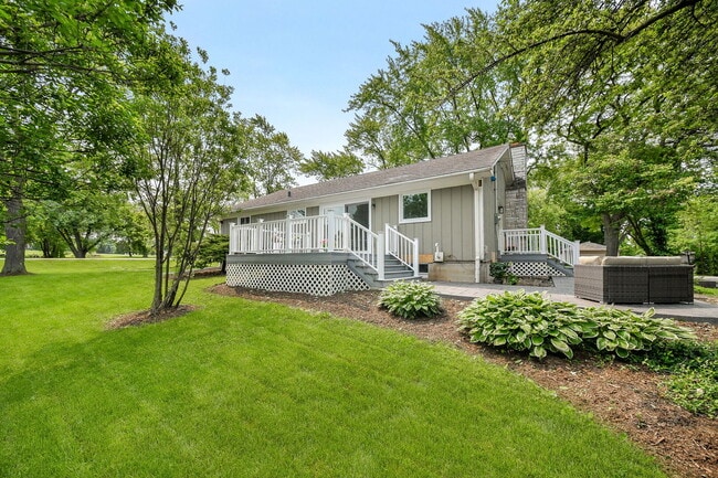 Building Photo - 493 Sunset Dr