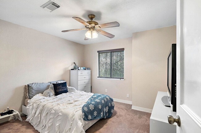 Building Photo - 22 Willowwood Cir