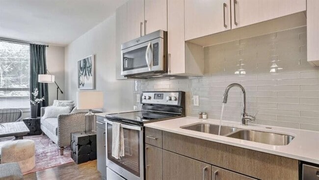 Building Photo - 299 North Highland Avenue Northeast