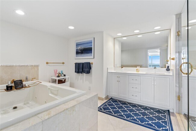 Building Photo - 2200 S Ocean Ln