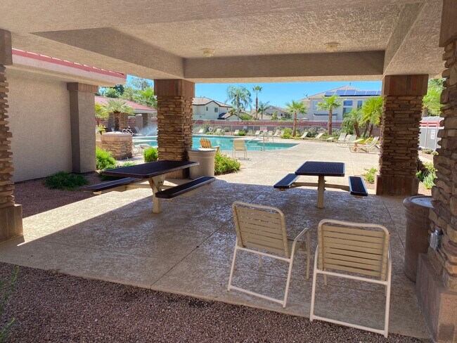 Building Photo - 18686 E Mockingbird Dr