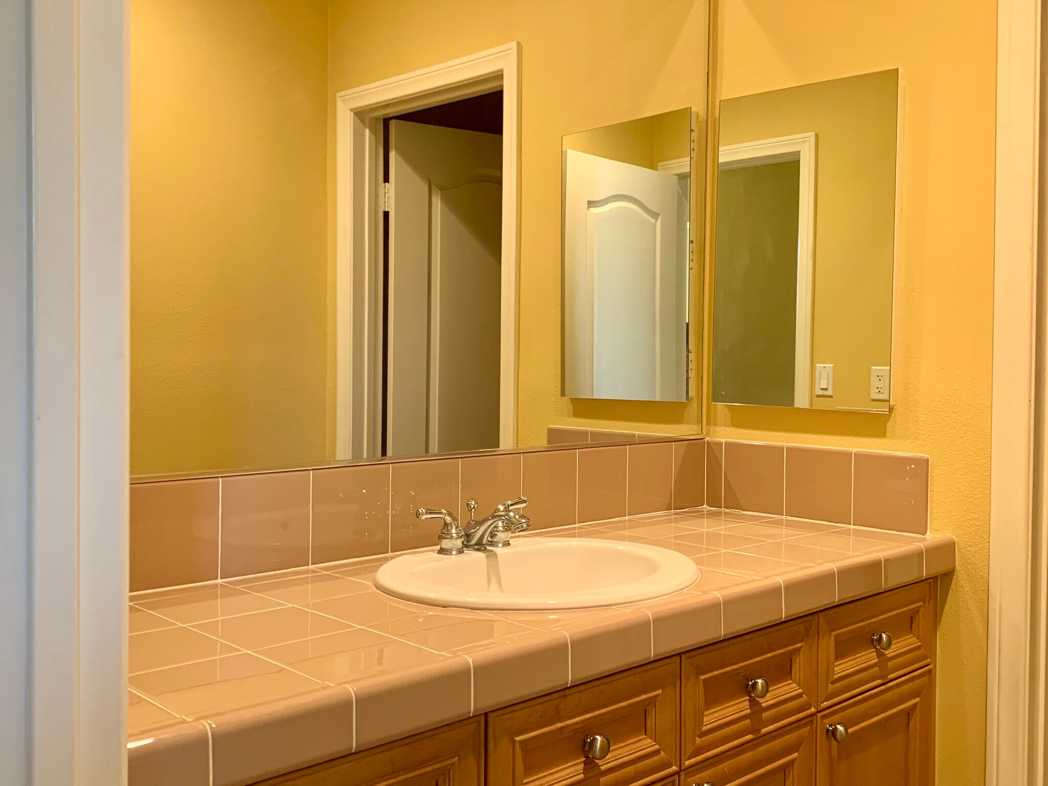 Hall Bath - 4153 Via Mattina