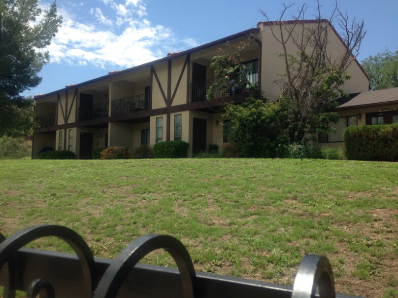 Building Photo - 790 W Mesa Verde Dr