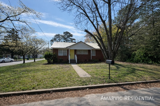 Building Photo - 709 Jackson Ln