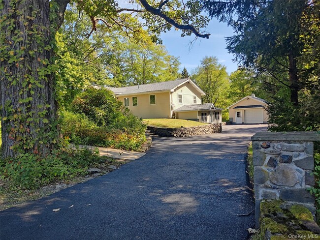 Primary Photo - 102 Old Hopewell Rd