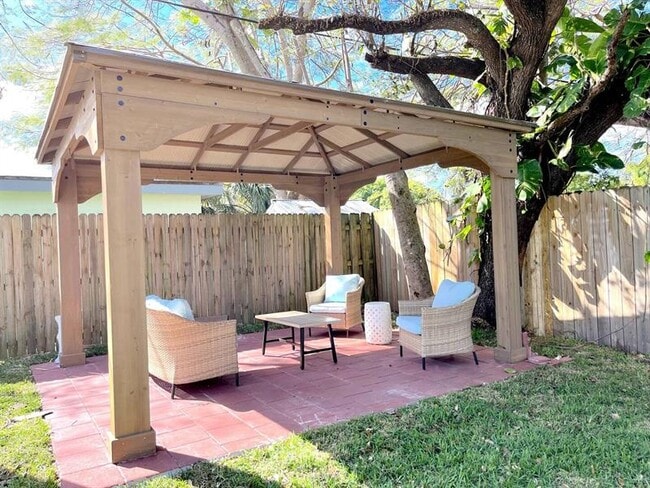 Primary Photo - 1500 Davie Blvd