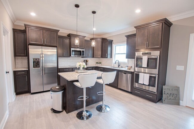 Building Photo - Pet Friendly Four Bedroom!