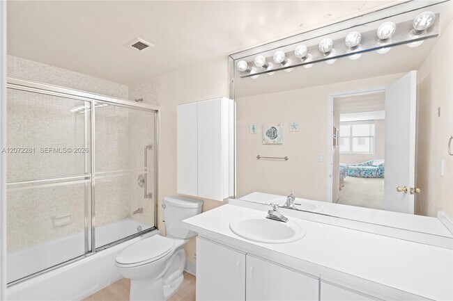 Building Photo - 5001 Collins Ave