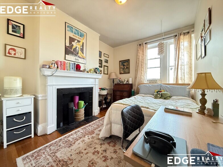 Building Photo - 72 Egmont St