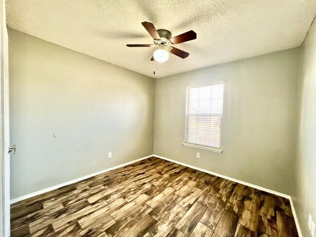 Building Photo - Adorable 3/2/2 in Frenship Memorial!