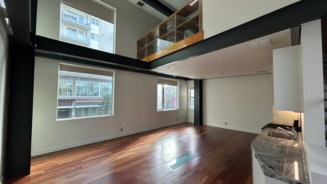 Building Photo - East Village 1BD Two Story Loft!!
