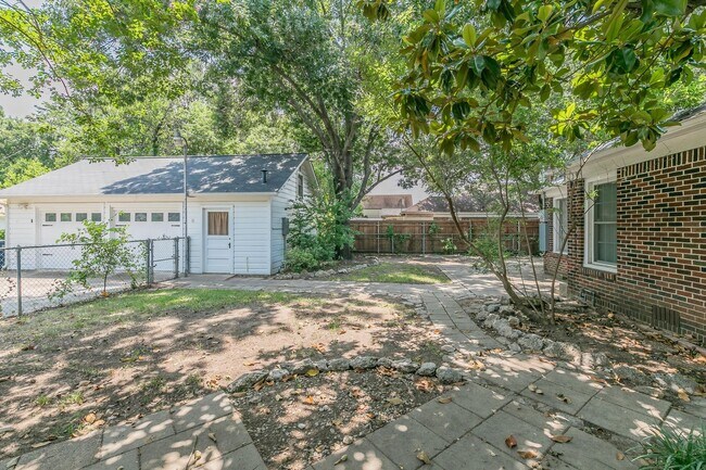 Building Photo - Charming 3 Bed, 1 Bath Cottage Near Oakhur...