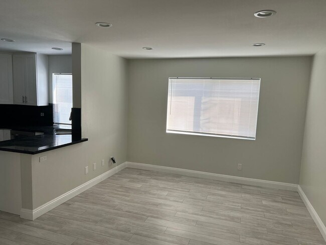 Building Photo - Spacious-Bright 3 Bedroom 2.5 Two story Bathroom Condo