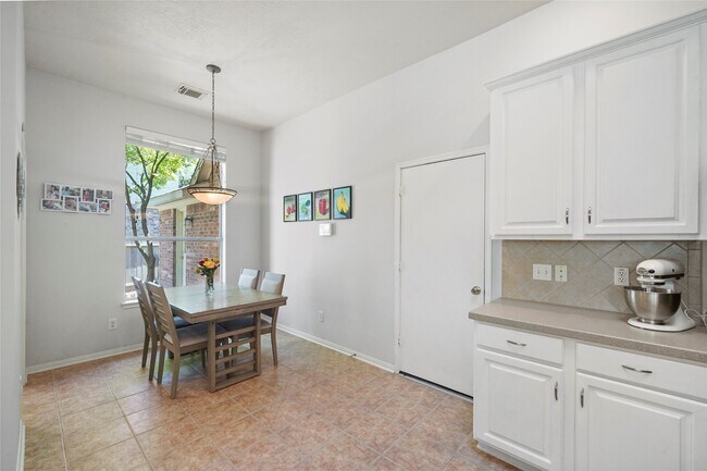 Building Photo - 158 N Whistlers Bend Cir