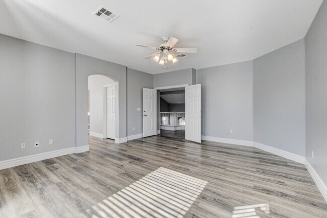 Building Photo - MASSIVE 5 BEDROOM, 2 STORY HOME IN DESIRABLE RHODES RANCH GOLF COURSE COMMUNITY!