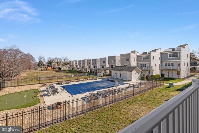 Building Photo - 308 Douglas Ave