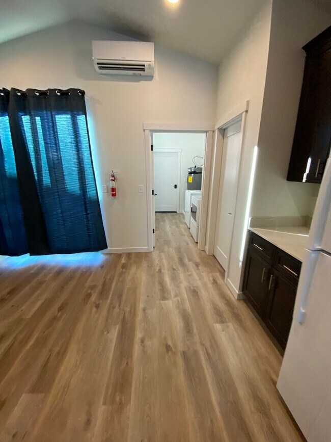 Building Photo - Newer Home for Lease! 3br 3ba - FIRST MONT...