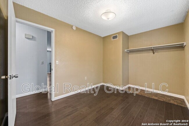 Building Photo - 109 Meadow Way