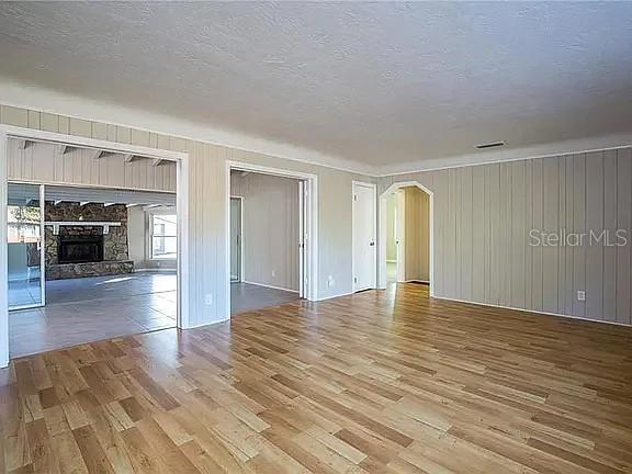 Building Photo - 622 Myrtle Way S