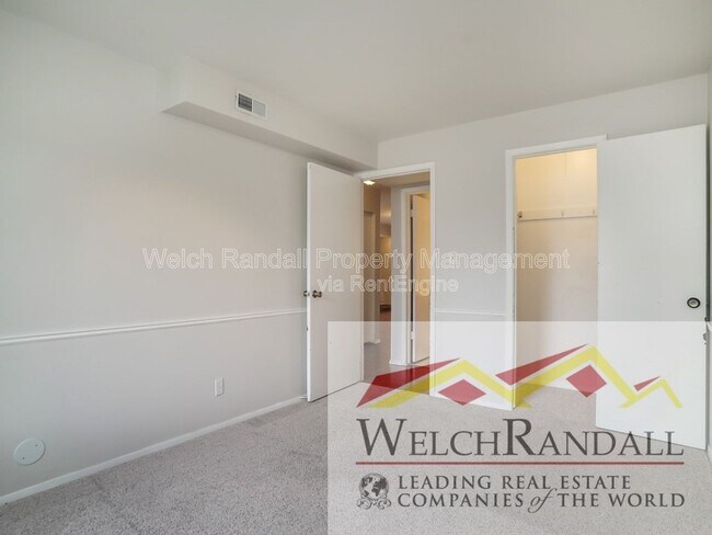 Building Photo - 5511 S Willow Ln